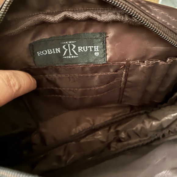 Robin Ruth Barcelona Brown Messenger Bag with Adjustable Strap and Urban Style - Picture 10 of 12